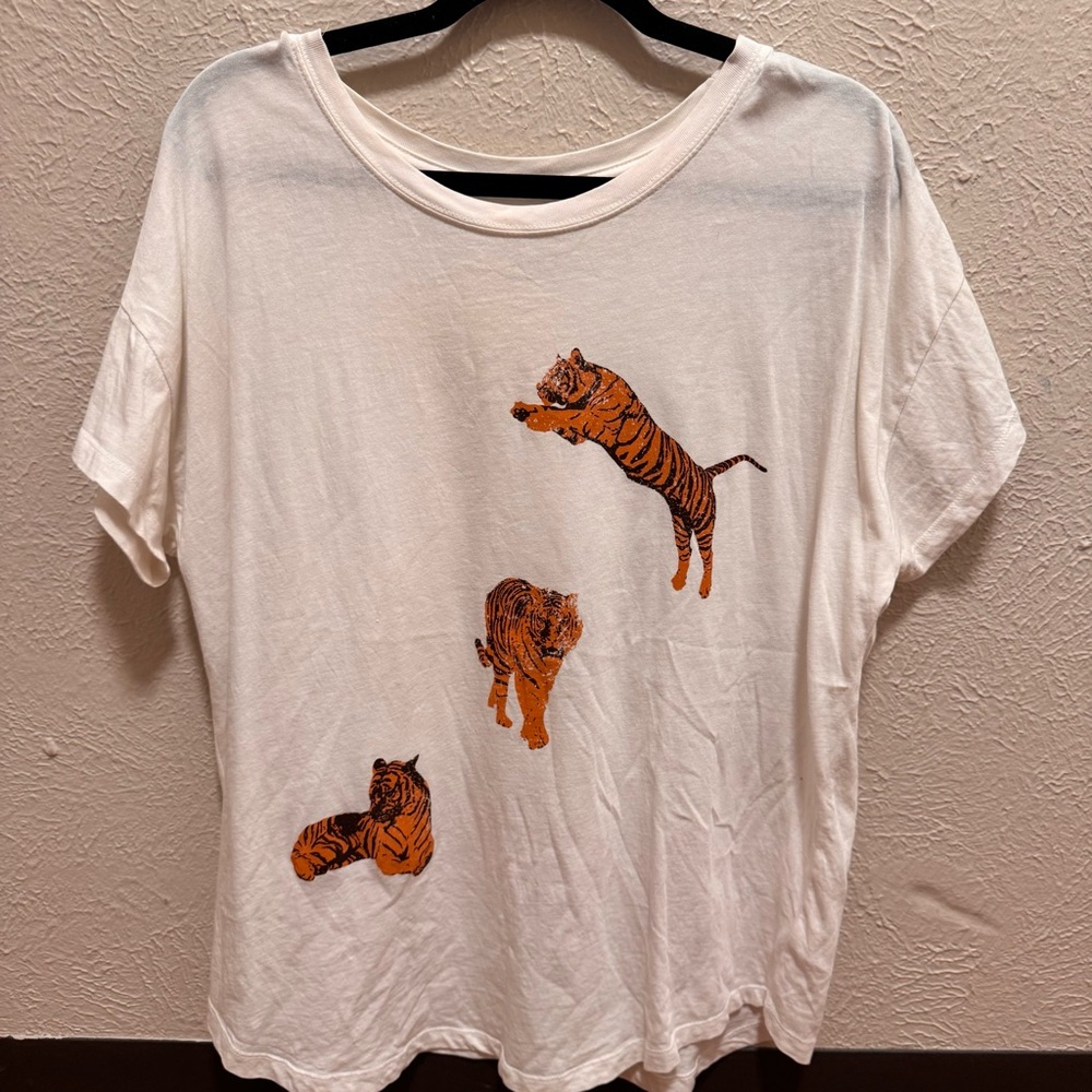 Tiger graphic tee shirt